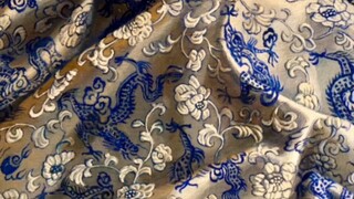 “把窗帘和丝绸藏进画里”