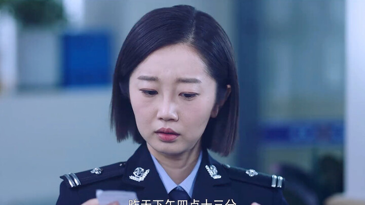 ลูกเศรษฐีฝึกงานเป็นตำรวจ ตรวจพิสูจน์ของปลอม แล้วสะกดรอยตามผู้ต้องสงสัยย้อนกลับ