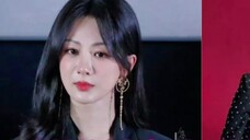 Xiao Zhan diam-diam menghadiri pesta ulang tahun Yang Zi. Papan latar belakang dalam bingkai yang sa