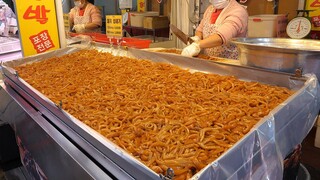 돼지껍데기로 유명한 족발집 / steamed pork rind and pork hock - korean street food