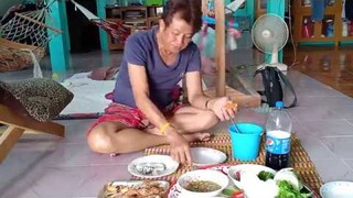 เมนูพิเศษกินข้าวเที่ยงนำกันนะครับ