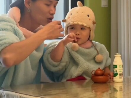 Dad secretly slipped in his daughter’s favorite high heels — she was instantly overjoyed and couldn’