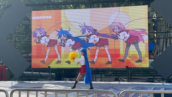 【อิซึมิ โคนาคาตะ】เริ่มกินโรลช็อกโกแลตจากตรงไหนดี? (￣∇￣) เอาเลย! บันทึกชุดกะลาสี