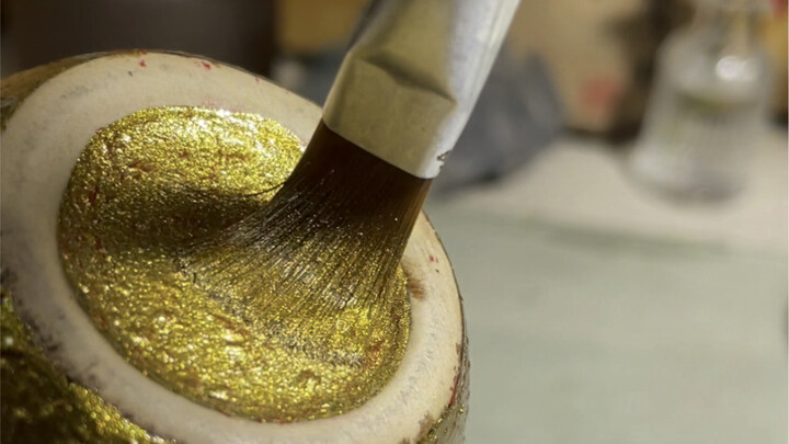 When Chinese lacquer meets Chinese ceramics. "Touching lacquer is likely to cause allergies, and wha