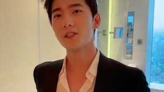 杨洋的自动回复被网友玩坏了，莫名其妙接了个活