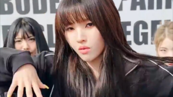 What! Jeon Soyeon actually posted a dance video—this somehow reminds me a lot of 101