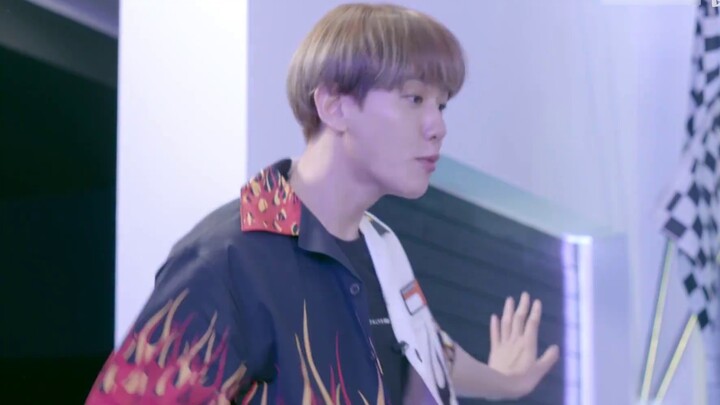 [Bian Baekhyun|Desire] Satu-satunya yang bisa menari hero kick it so sexy adalah Kapten Bian sendiri
