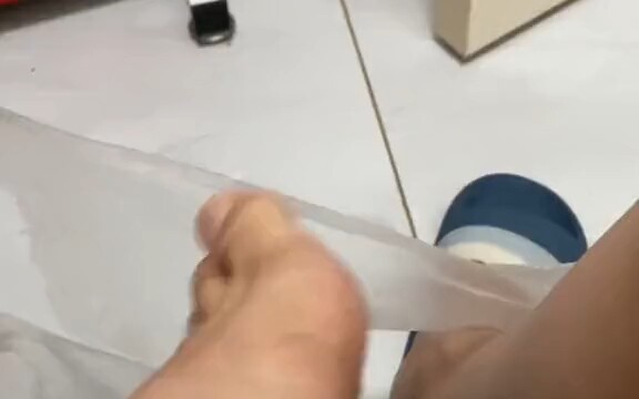 看好你们的女朋友。我出门了