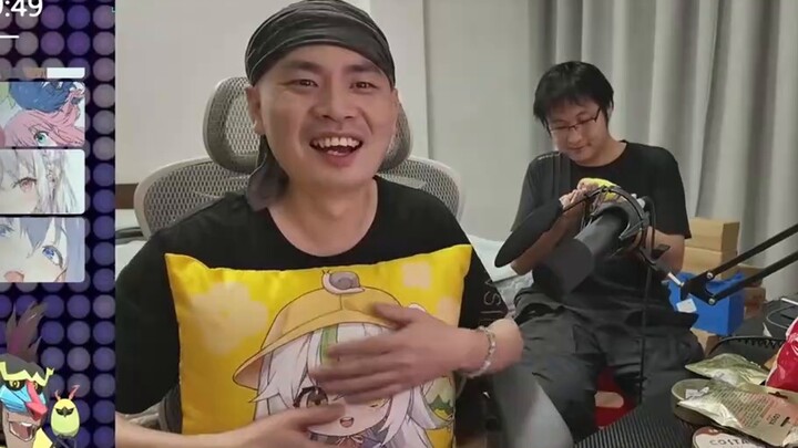 Phòng phát sóng trực tiếp của Tiểu Ca tràn ngập hàng hóa, một cái đuôi nhỏ Qifan xuất hiện [Tiểu Ca]