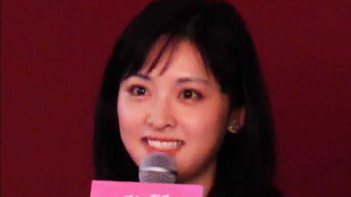 شِن يو، كمتفرجة محظوظة من مجموعة المباهاة الصغيرة لجيا، جاءت لتدعم فيلم هوانغ مينغهاإ الجديد!