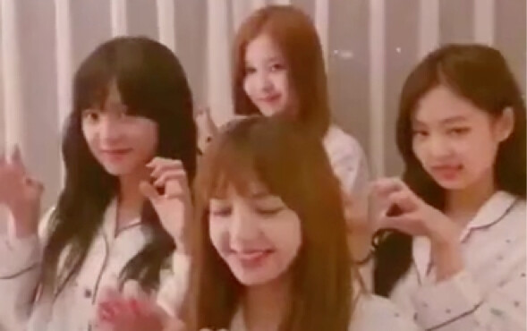 Kalau Blackpink baru mulai main TikTok saat mereka masih berempat, pasti bakal sangat seru!