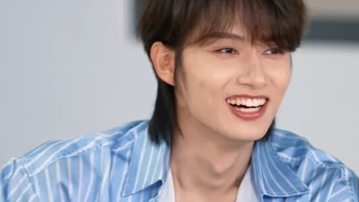 Junni’s three signature skills: chopping vegetables with his eyes closed, sleeping with his eyes ope