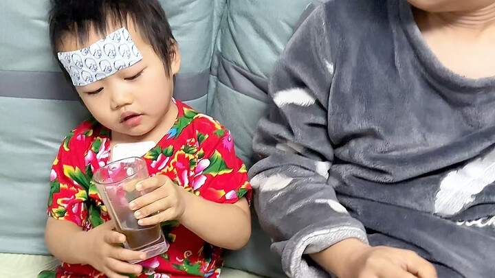 Con trai không chịu uống thuốc, mẹ đã có cách!