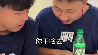 A new way to play poker in the dorm—it seems pretty reasonable too, sparking netizens to wildly anal