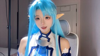 I was startled—Saw Asuna singing "Crossing Field," the theme song from Sword Art Online