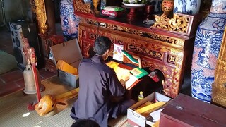 Cụ từ đàng cầu khẩn sức khỏe cho hội đồng niên Biển