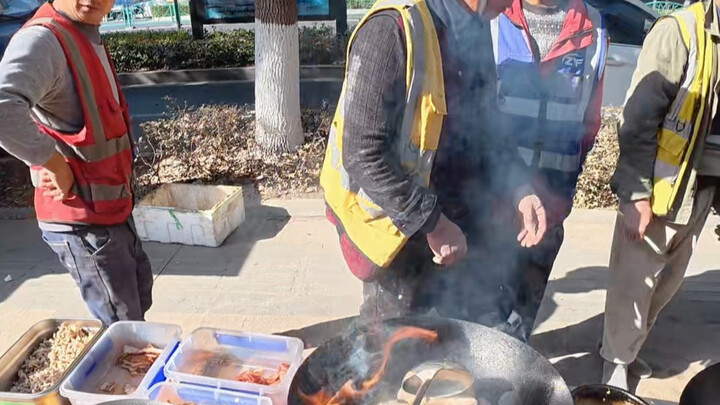 Stir-frying at a construction site stall