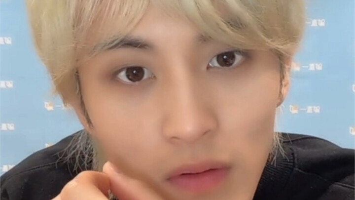 عندما كنت ألعب كرة السلة مع معبودي أثناء التوقيع على الكتب