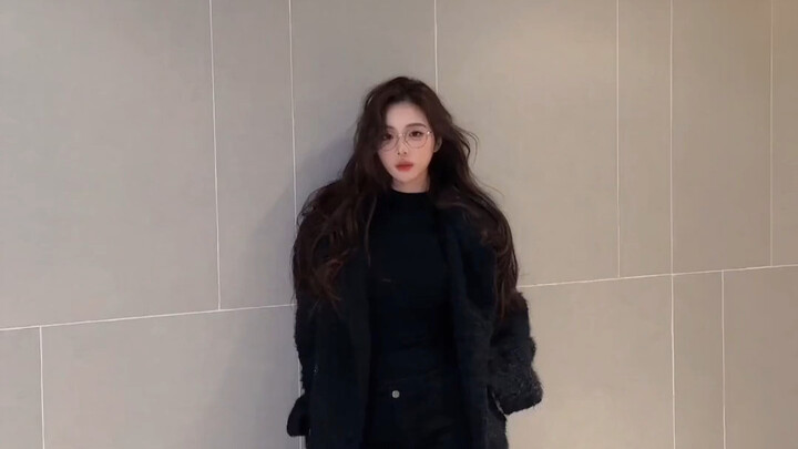 小小酥🔥这身段，简直能上保险！小小酥颜值爆表，换张脸还是能打！求学习秘籍，快来给我加个油！玩起游戏的男孩，连女神都拉不动！