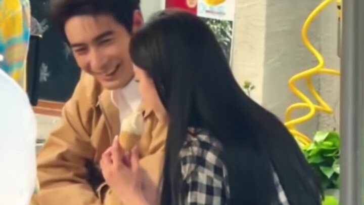 Không phải sao, hợp tác với mỹ nữ thì ai mà không vui cơ chứ? 【Loạt ảnh hậu trường Tiêu Khởi Thanh N