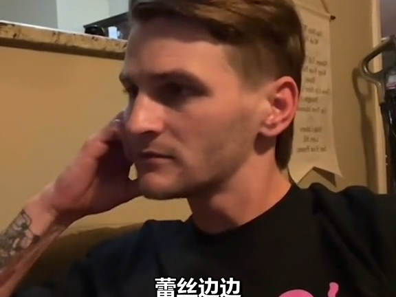 Bayi: Mau makan pinggiran renda~