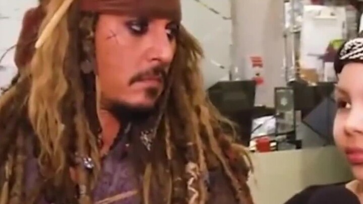 杰克船长： 在天真的孩子面前，他用笨拙的谎言藏起了煎熬的刺痛