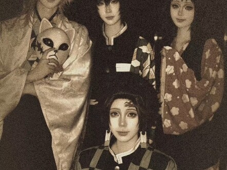 إنهم قصة بعيدة وخرافية.