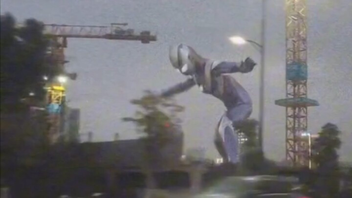 [Perspektif Pejalan Kaki] Saat Anda tinggal di dunia di mana Ultraman berada