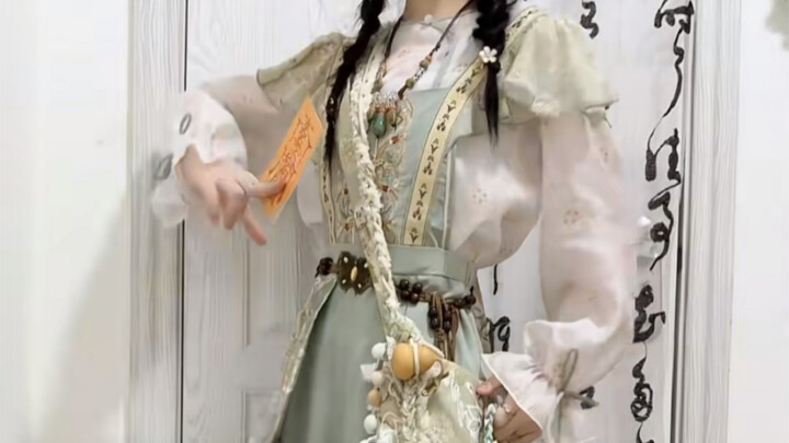 153cm | Chiếc áo này sao lại trông như biển người vậy nhỉ?