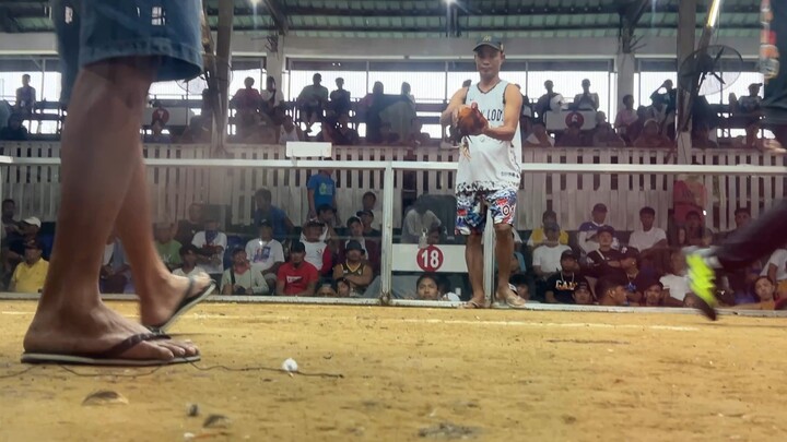 Pure Gilmore sa kanan ang tari