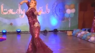 هذا ما يسمى بـ BBW - هل هذه رقصة شينجيانغ؟