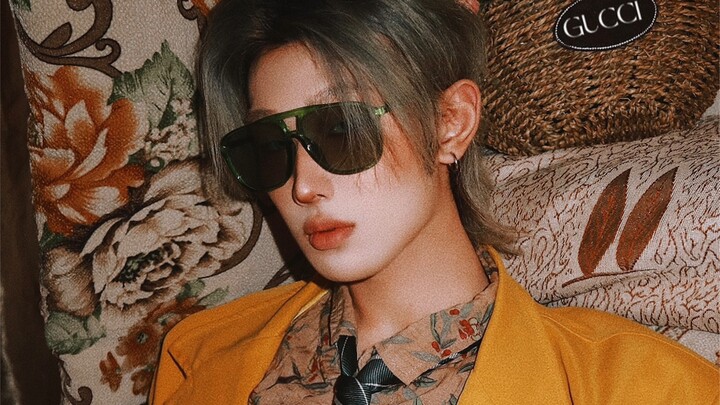 أصبح عارضة أزياء عالمية سرًا في المنزل