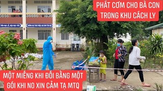 Trao thức ăn vào khu cách ly cho bà con Sài Gòn Bình Dương về quê bị cách ly
