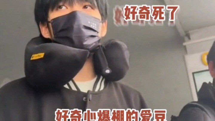 A celebrity at the airport asked a fan, “Who’s that star next to you?” The fan blurted out the answe