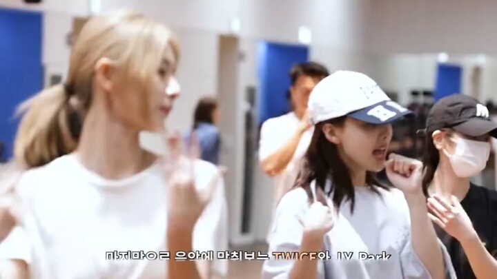 คัทห้องซ้อมของจื่ออวี๋ หนุ่มหล่อตัวน้อย