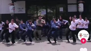 【tiktok】因跳了中国科目三舞被反华分子指责的日本温泉馆，“感觉会被偷拍”“为什么要放中国的歌？我是绝对不会去的”