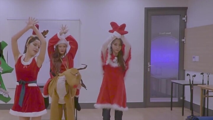 [Into the Wood] 190107 MAMAMOO Wind Flower Christmas version of the practice room choreography exqui