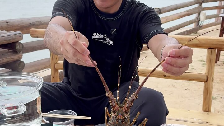 กุ้งมังกรทะเลต้มน้ำใสทำต้าเปียนหลู🍲 ความรู้สึกแห่งการใช้ชีวิตอย่างผ่อนคลายแบบนั้นช่างดึงดูดจนฉันต้าน