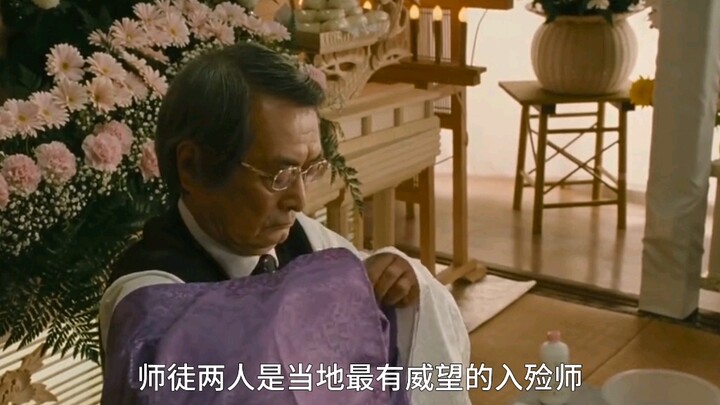 A mortician was washing the deceased’s body when an unexpected object came out, sending everyone pre