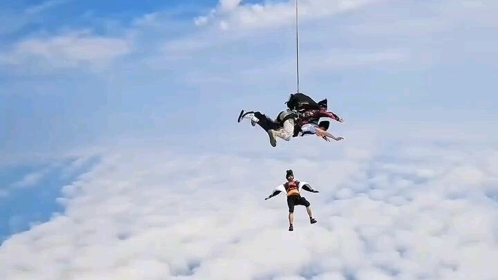 who is scared of skydiving! 😅👇