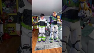 Vistiéndome IGUAL que Buzz Lightyear