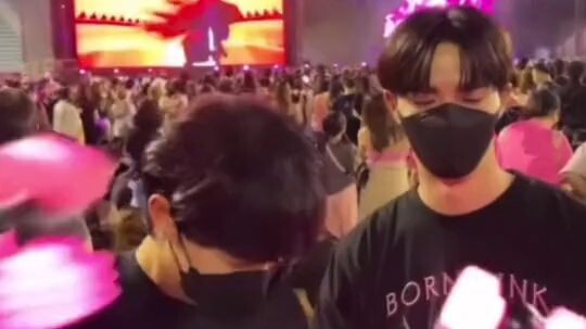 Zeenunew in Blackpink concert 🥹