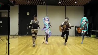 所以我们看到的初音有可能是男的？