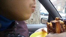 Asmr Eating Sounds - Mac And Cheese Waffle Burger (Film)