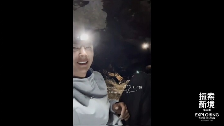 Squirrels raid Wang Yibo at night!!