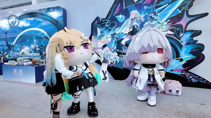 Big-head Mourning also wants to learn dancing.