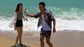 拖鞋被大海冲走一只 本以为丢了 结果大海还给我了！！！
