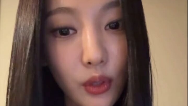 Who’s upset her again? As soon as she goes live, she immediately puts on a diva act, scolding her fa