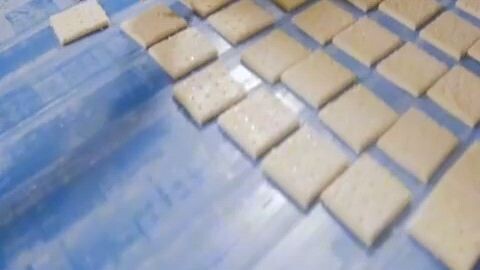 Bakit nga ba may butas Ang mga Crackers 🤔