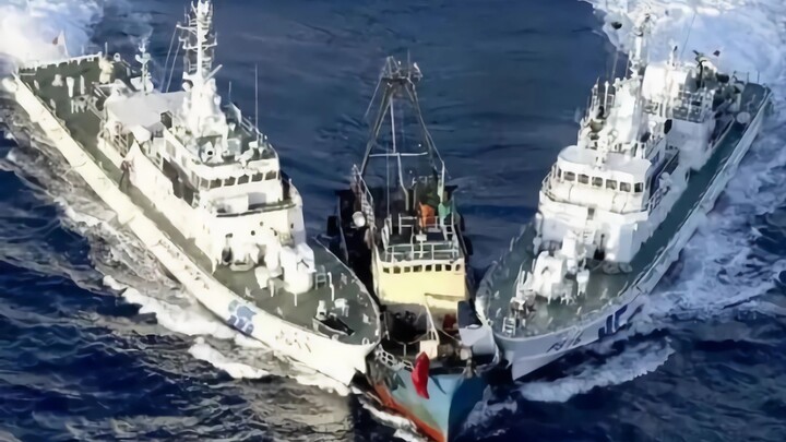 How fierce are the Chinese fishermen? They smashed the Japanese warship on the spot and escaped unsc